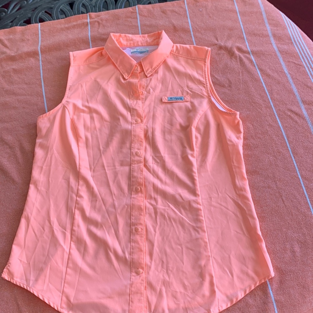 Size lg Columbia lightweight open back, mesh for coolness on back ! Peach color!